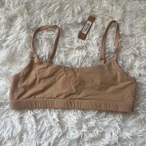 Nwt skims scoop neck bra